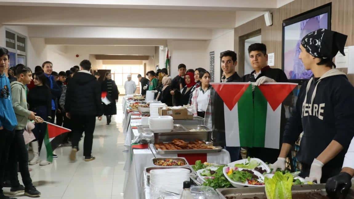 Okulumuzda Gazze'ye insani yardım için düzenlenen kermes